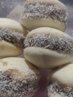 Una foto de Maicenitas (o alfajores de maicena) sin manteca ❤️