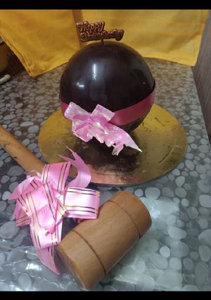 A picture of Pinata chocolate cake.