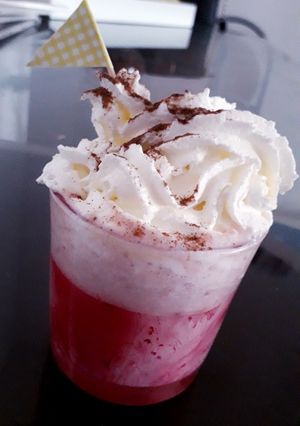 Una foto de Batido de fresa 🍨🍓