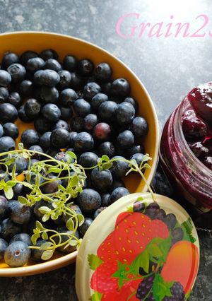 Une photo de Confiture de myrtilles au thym citron