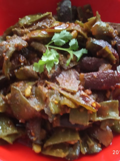 A picture of Baigan Papdi sabji.