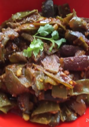 A picture of Baigan Papdi sabji.
