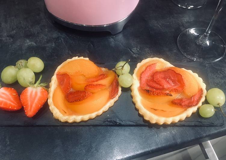 How to Make Quick Peach and Strawberry Tarts