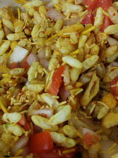 பேல் பூரி (Bhel Poori Recipe in Tamil) செய்முறை முக்கிய புகைப்படம்