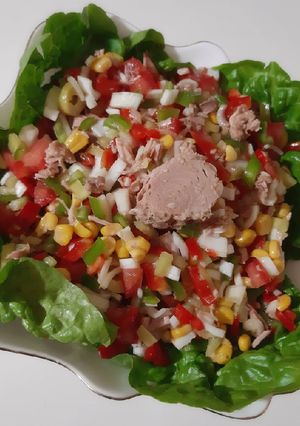 Une photo de Salade de crudités au thon ❤