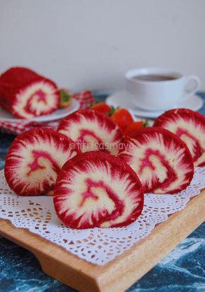 Foto resep Hurricane Beetroot Swiss Roll Cake + photo step by step(#seninSemangat)