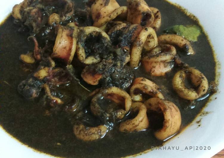 Cumi masak hitam