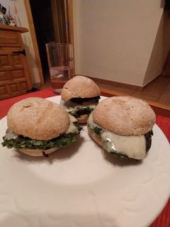 Una foto de Hamburguesas de espinacas y merluza 🐟+🌿