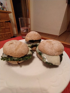Una foto de Hamburguesas de espinacas y merluza 🐟+🌿