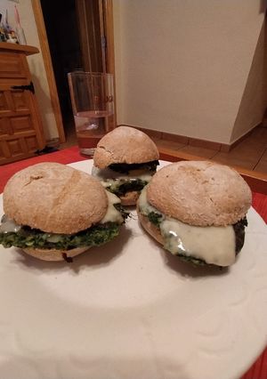 Una foto de Hamburguesas de espinacas y merluza 🐟+🌿