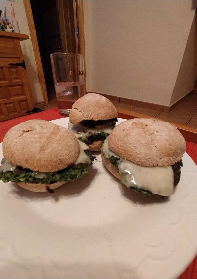 Una foto de Hamburguesas de espinacas y merluza 🐟+🌿