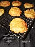Almond Mete Cookies