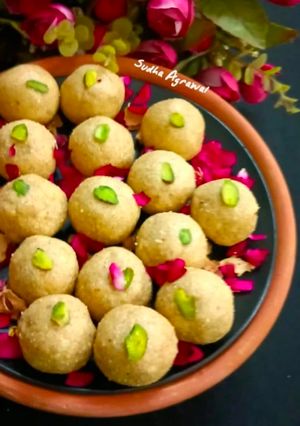A picture of Oats and Fox Nuts Laddus (Energy Balls).
