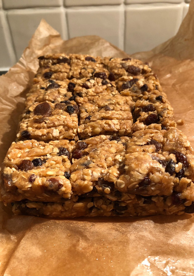 A picture of No-bake Fruity oatmeal protein bars (V).
