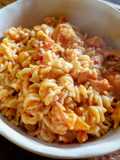 Pasta Tirabuzón con salsa y verduras