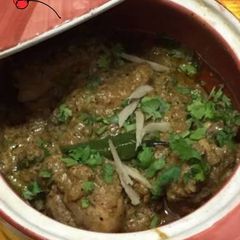 A picture of Dahi Kaali mirch chicken.