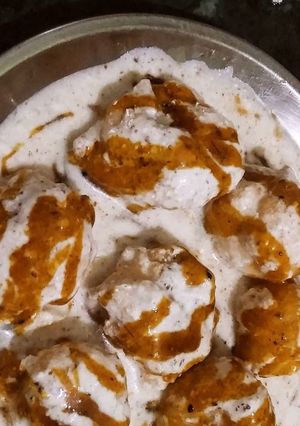 A picture of Dahi vada.