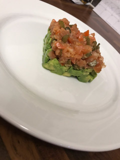 Una foto de Tartar de salmón
