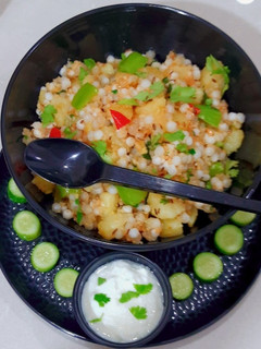 સાબુદાણાની ખીચડી (Sabudana Khichdi Recipe In Gujarati) રેસીપી મુખ્ય ફોટો