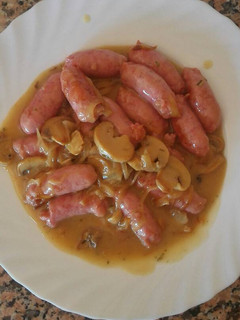 Una foto de Salchichas de pollo al vino