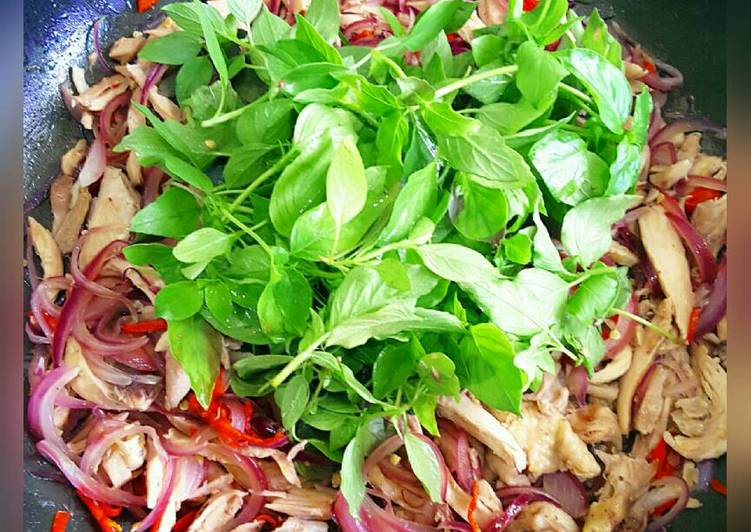 Resep Daging Ayam Oseng Bawang Bombay Ungu Dan Kemangi yang Sempurna