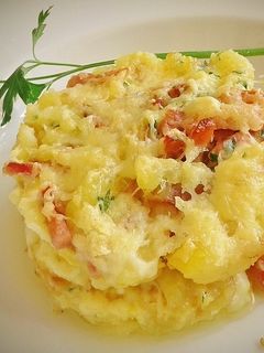 Una foto de Gratinado de patatas con huevos, bacon y queso