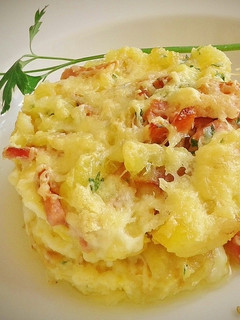 Una foto de Gratinado de patatas con huevos, bacon y queso