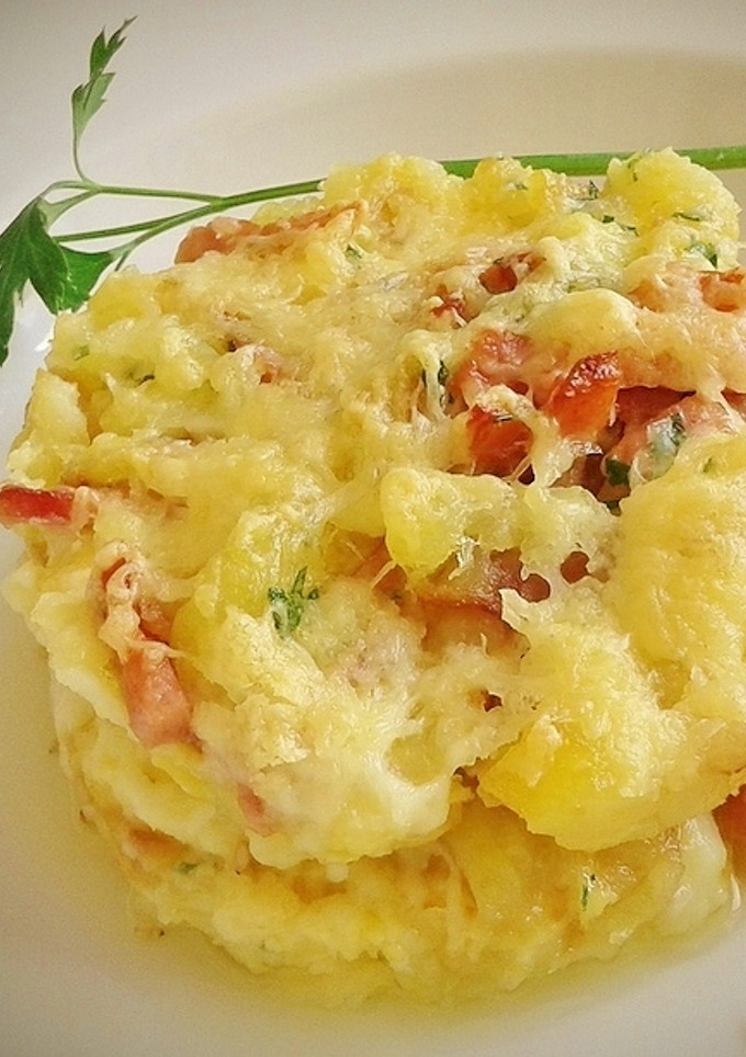 Una foto de Gratinado de patatas con huevos, bacon y queso
