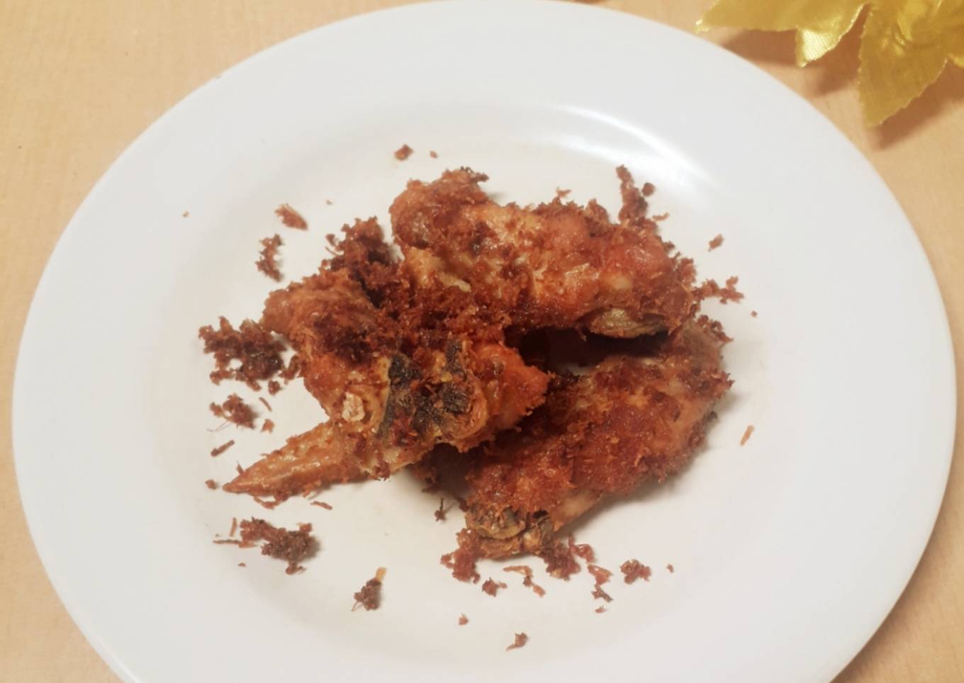 Ayam goreng serundeng kelapa