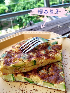 名字很日系,其實不過就是櫛瓜煎蛋的櫛瓜厚蛋燒! 的食譜成品照片