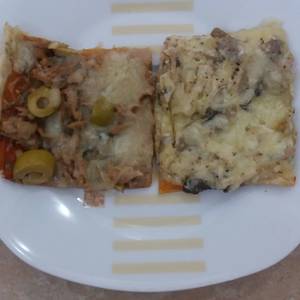 Pizza mitad pollo y mitad atún