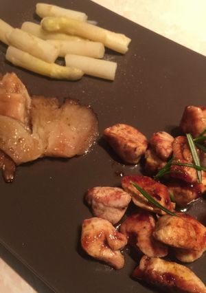 A picture of Marmalade chicken with mushrooms and asparagus .