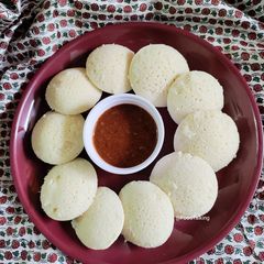A picture of Idli With Tomato Coconut Chutney.