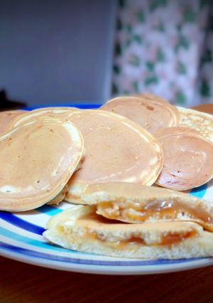 Una foto de Pancakes rellenos de dulce de leche 🥞
