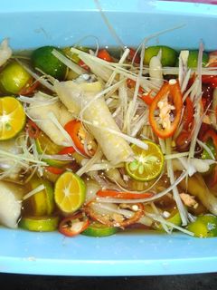 Hình của món Chân gà ngâm sả tắc.