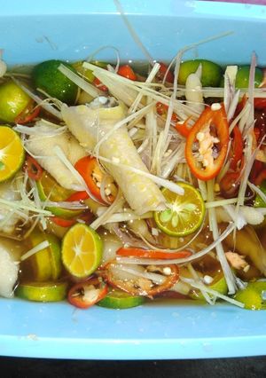 Hình của món Chân gà ngâm sả tắc.