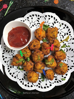 A picture of Idiyappam Urad Dal Pakora.