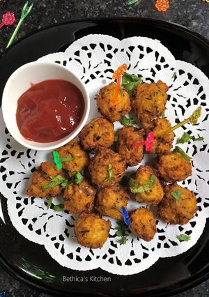 A picture of Idiyappam Urad Dal Pakora.