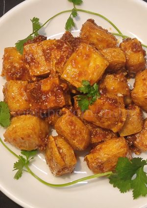 Hình của món Cách làm đậu hủ chiên giòn sốt me chua ngọt chay. Món ăn thanh đạm.