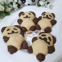 A picture of Panda cookies.