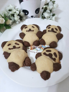 A picture of Panda cookies.