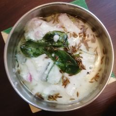 A picture of Tarka raita.