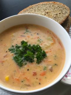 ब्रोकोली चेडर सूप (Broccoli cheddar soup recipe in Hindi) रेसिपी मुख्य फोटो