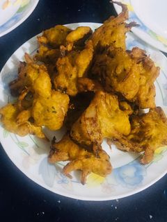 A picture of Crispy onion pakora.
