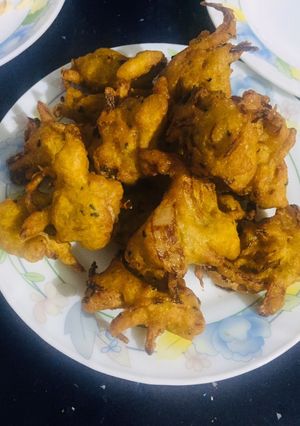A picture of Crispy onion pakora.