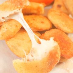 A picture of Crispy Bread Rolls & Bread balls.