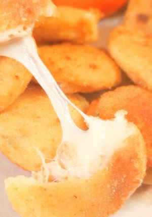A picture of Crispy Bread Rolls & Bread balls.