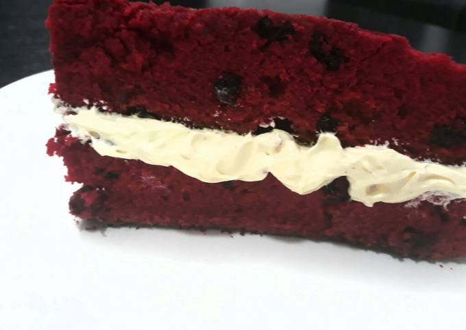 Red velvet cake with dry mixed fruits