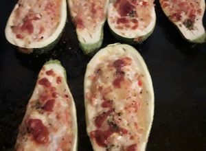 Una foto de Zuchinis rellenos con atún