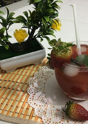 A picture of Strawberry Icetea  #ramadankitiyari.